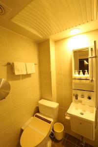 Phòng Hai Giường Đơn có Phòng Tắm (Twin Room with Bathroom)