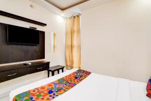 Via Royal Regalia Inn