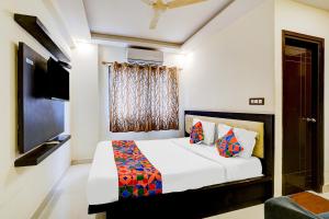 Via Royal Regalia Inn