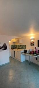 Joli studio clim au calme jardin 200 m plages