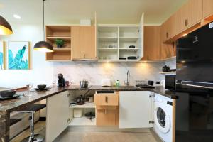 Stylish apartments in Calypso Garden condo, Sea View!