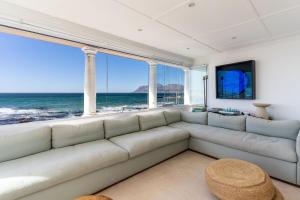 Kalk Bay Cool Spacious Front Row Apartment