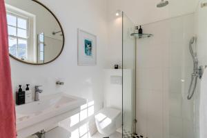 Kalk Bay Cool Spacious Front Row Apartment