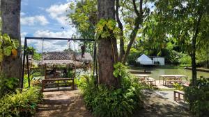 บ้านลำฟาร์มสเตย์แอนด์คาเฟ่ สระบุรี