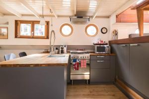 Luxury large Houseboat AZARA