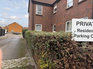 48 Harper Road Beckton Shared