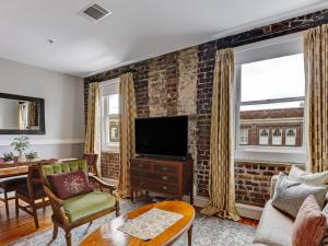 Above Broughton St 3002