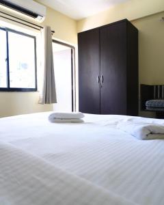 Minimalist 1-Bedroom Apartment Near Candolim Beach