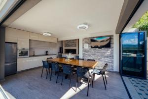 Holiday home "Villa Blue Lake" - Private Heated pool, Hotube