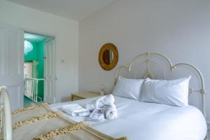 Victorian house with garden near Cafes