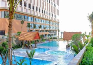 Beachfront Condotel - Free Pool Access - Apec Mandala Mui Ne