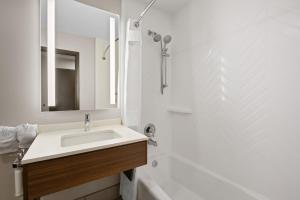 Holiday Inn & Suites Albuquerque Airport by IHG