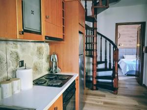 G&J Traditional House