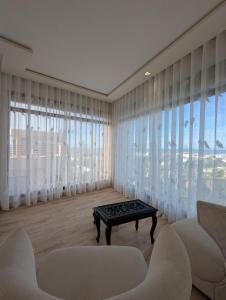 Seafront Luxury Villa with Amazing pool!