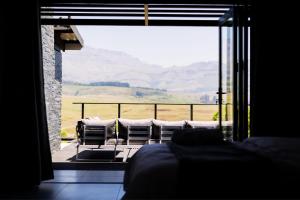 Luxury 4BR Drakensberg Home Private Pool and Braai