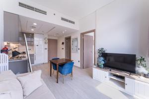 Spacious 1 bedroom in Azizi Riviera, Meydan