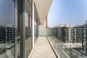 Spacious 1 bedroom in Azizi Riviera, Meydan