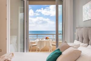 Unicorn House - Stunning sea view with pool