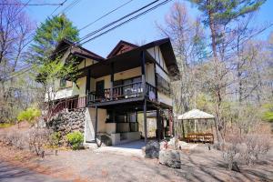 Rock Villa Karuizawa - Mountain View Forest Retreat Built on Rock