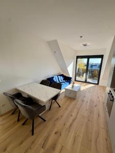 Exklusiv 2BR Penthouse AZ! Big Terrace&Garage!
