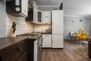 Market Square Corner Apartment Kuznicza by Noclegi Renters