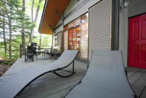 Hilltop Villa Karuizawa - Peaceful Hilltop Forest Retreat with Mountain View