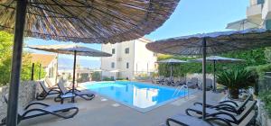 Lovely 2 pool Apt, 350m to beach, 6km from Trogir - Apt Sunny Relax