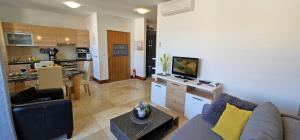 Lovely 2 pool Apt, 350m to beach, 6km from Trogir - Apt Sunny Relax