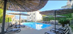 Lovely 2 pool Apt, 350m to beach, 6km from Trogir - Apt Sunny Relax