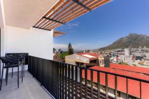 Table Mountain Majesty - 270 Views, Modern, Cape Town