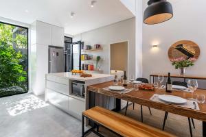 Mnt Nelson Sea Point - Views, Townhouse, Fireplace