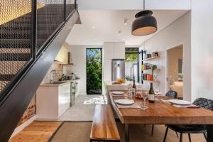 Mnt Nelson Sea Point - Views, Townhouse, Fireplace