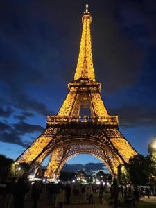 Eiffel Tower Oasis 30m from Eiffel Tower