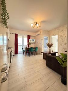 Lazar Tower Apartments with 2 Bedroom and Parking near Palas