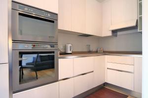 Malta House in the center img23