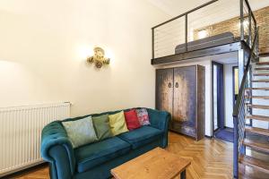 Old Tbilisi Mezzanine Charm - Comfort By Wehost