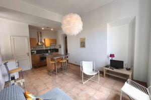 Bright T3 in the heart of Ajaccio with port view