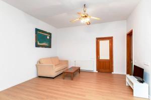 Cozy 2BR Apt in Sololaki Tbilisi - By Wehost