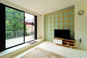 Wehost Apartment With Huge Terrace