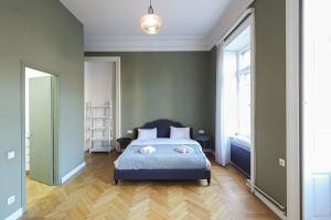 City Center 2BR Apt with 3 Balconies - By Wehost