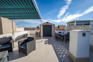 Spacious 3-Bed Apartment with Stunning Lake Views