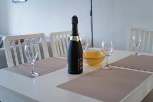 Spacious 3-Bed Apartment with Stunning Lake Views