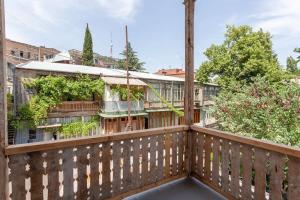 Wehost Sunny Apartment