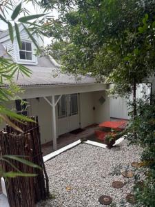 Hillside Homestead - Rustic Farm Style Stay!