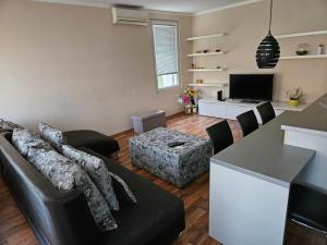 Hawaii- 2 bdr, Arena, Sava centar, FREE PARKING