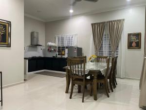 Kundang Villa @ Tasik Biru - 3 Bedrooms Bungalow