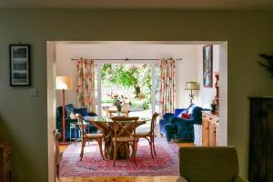 Spacious cottage - walk to Crieff