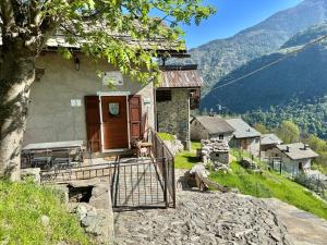 Agriturismo Mondolegro - Chiesa in Valmalenco
