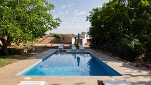Mas de Paco, Chimenea, barbacoa y piscina