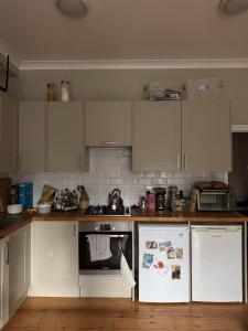 Bright Spacious Room in Central